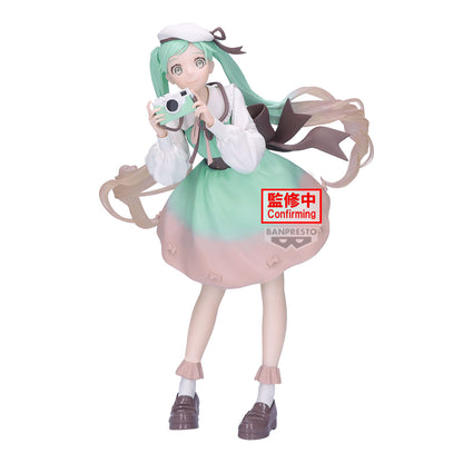 BACK ORDER – HATSUNE MIKU HOLIDAY MEMORIES - CAMERA