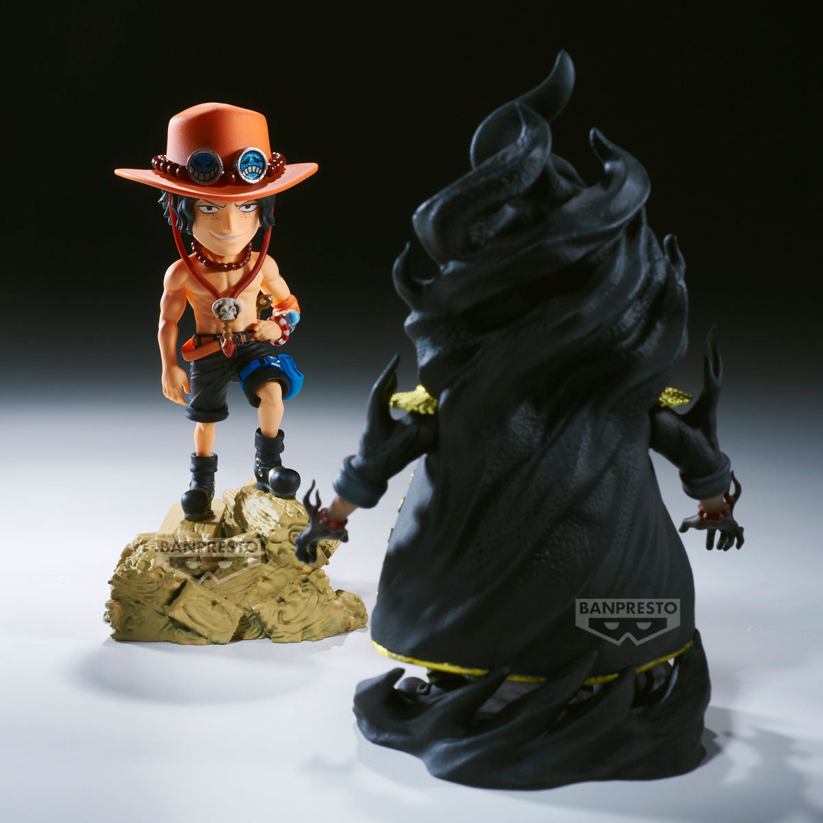 PRE ORDER – ONE PIECE WORLD COLLECTABLE FIGURE LOG STORIES - PORTGAS D.ACE VS MARSHALL D.TEACH